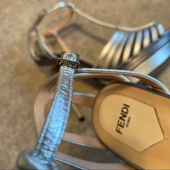 Fendi Silver Metallic T-strap Argento Sandal Pumps - Picture 7 of 15